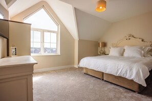 6 bedrooms, iron/ironing board, free WiFi, bed sheets - Spacious, Luxurious, Family Friendly home, in the heart of Portstewart. (Portstewart)
