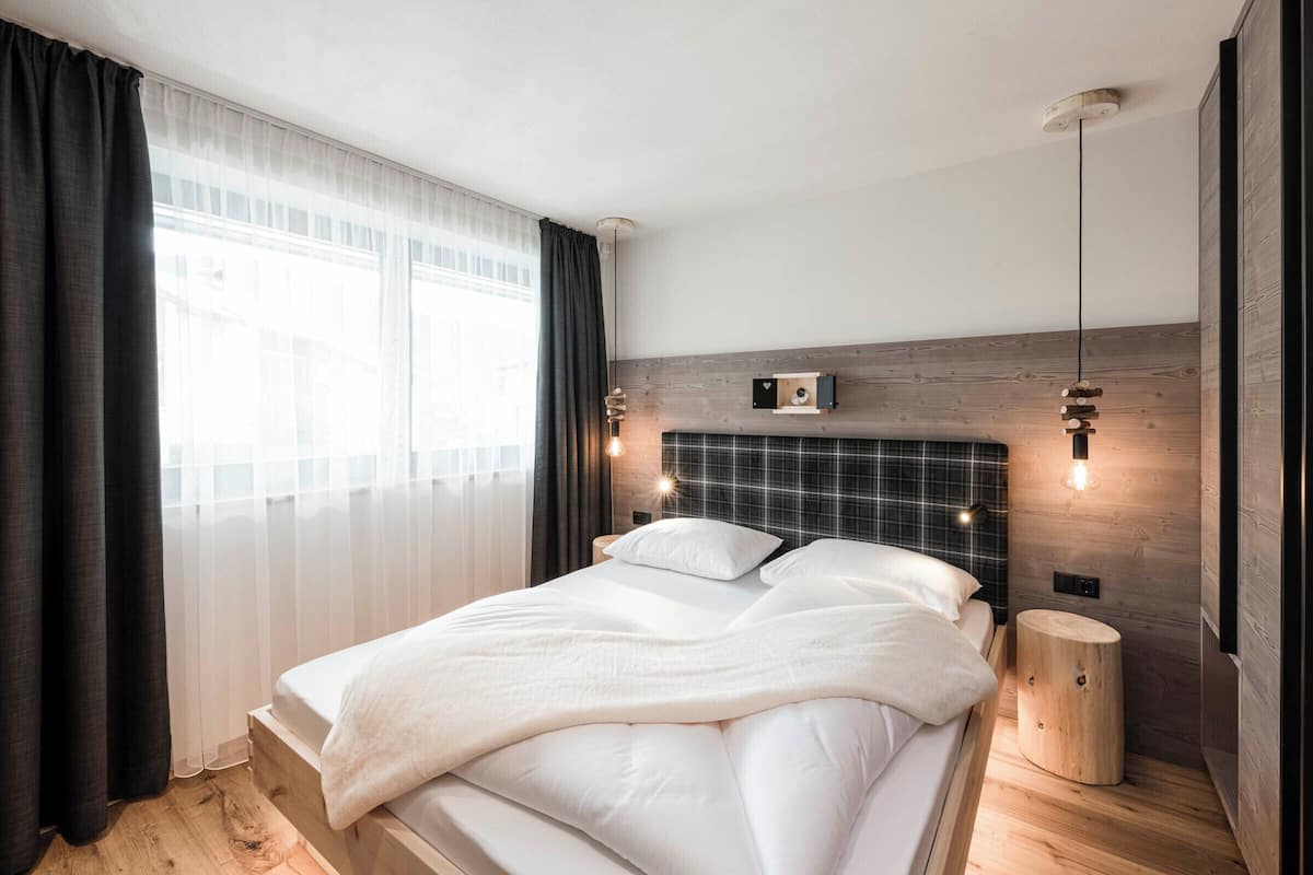 Habitación básica doble | Minibar, caja fuerte, cortinas opacas y sistema de insonorización