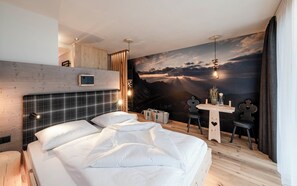 Suíte conforto, sacada | 1 quarto, frigobar, cofres nos quartos, cortinas blackout