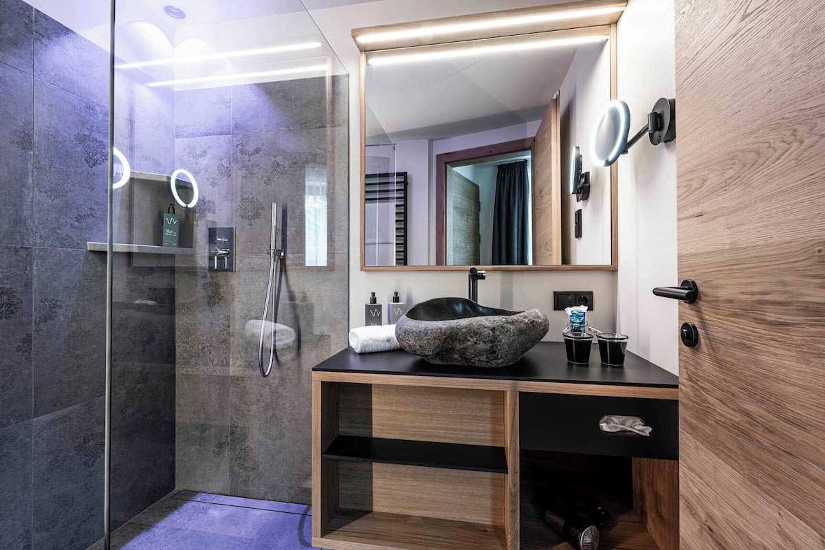 Apartamento | Minibar, caja fuerte, cortinas opacas y sistema de insonorización