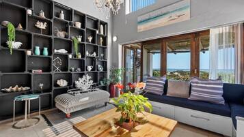 Televisión y chimenea