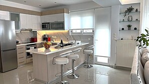 ميكروويف، فرن، موقد طهي مسطح، غسالة أطباق