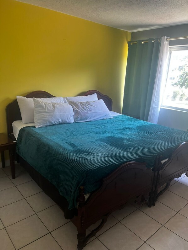 1 غرفة نوم ومكواة/لوح كي وواي فاي وملاءات أسرّة