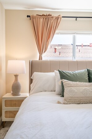 4 bedrooms, iron/ironing board, free WiFi, bed sheets
