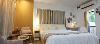 24hr Cozy stay BKK Near Airport and Mall Train to Town Room LatKrabang