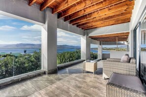 Terrace/patio - Flamingo Bay Manor (Fisherhaven)
