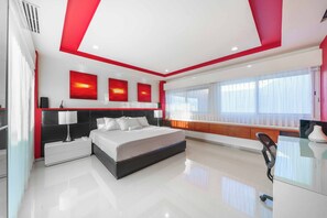 4 bedrooms, desk, iron/ironing board, travel cot