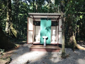 Bathroom - Cool Waters Jungle Camping (Bahía Ballena)