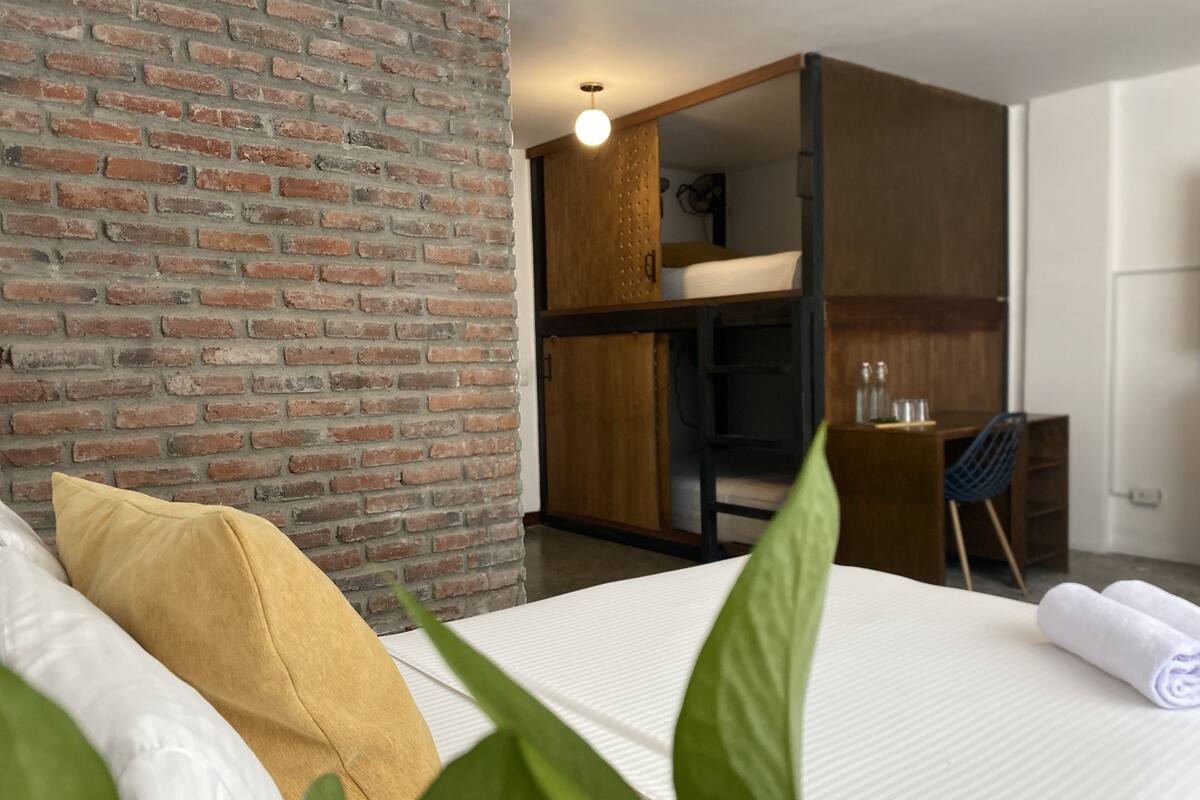 Hypo-allergenic bedding, laptop workspace, free WiFi, bed sheets