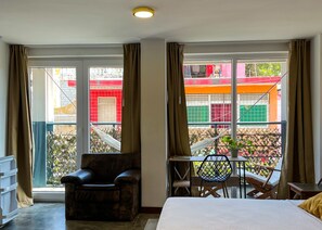 Junior Suite, Balcony | Hypo-allergenic bedding, laptop workspace, free WiFi, bed sheets - MuchoSur Santa Marta (Santa Marta)