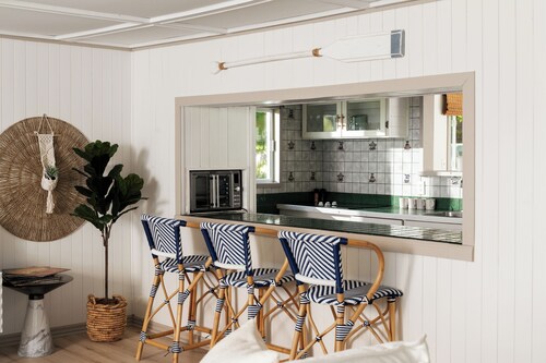 All-Season Lakeside Serene Cottage with Suana! 