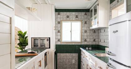 All-Season Lakeside Serene Cottage with Suana!