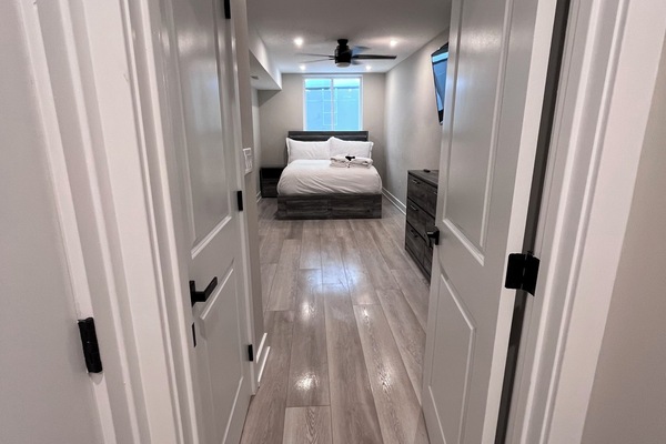 2 habitaciones, tabla de planchar con plancha, wifi y ropa de cama
