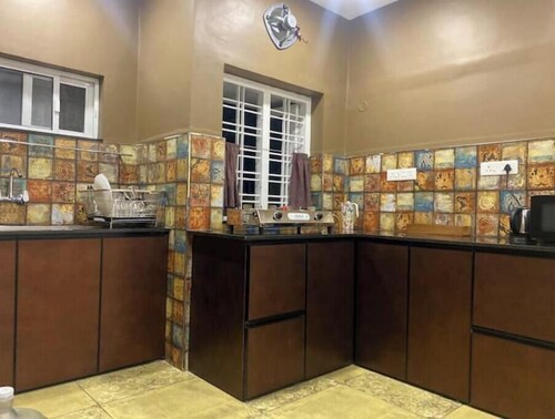 Ann's Cozy stay, Near Lulu Mall, Kochi