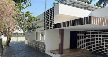 Ann's Cozy stay, Near Lulu Mall, Kochi