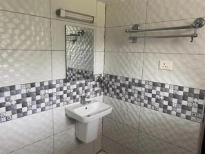 Bathroom - Kochi, Edappally, Kerala, India. (Edappally, Ernakulam)