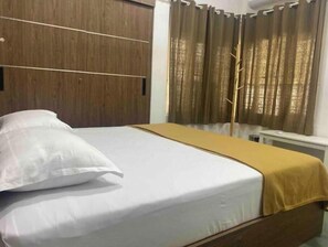 5 bedrooms, in-room safe, iron/ironing board, free WiFi - Ann's Home stay and events , Kumbalanghi,20 minutes to Ernakulam railway station (Kochi)