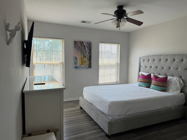 4 chambres, fer et planche à repasser, accès au Wi-Fi (inclus)