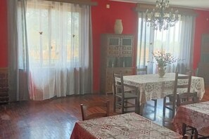 Dining - Villa Marinella Anna - Stanza per 4 (Massa D'Albe)