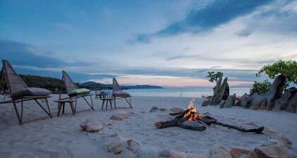 Nkwichi Lodge, self-catering luxury chalet Niassa A