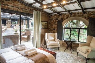 Lake Villa Room 14