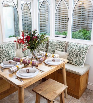 Dining - Quaint 18th Century Fishermans Cottage in Lymington (Lymington)