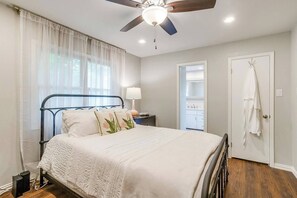 3 bedrooms, iron/ironing board, WiFi, bed sheets