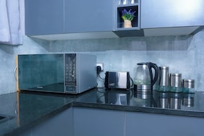 Apartment | Private kitchen | Fridge, microwave, oven, stovetop - Gorgeous City Apartment in Harare Avenues, cbd (Harare)