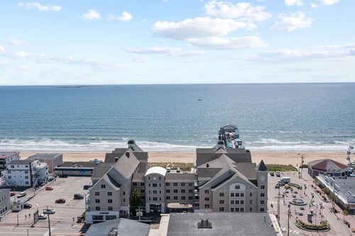 Premier Ocean-Side 2BR at Grand Victorian