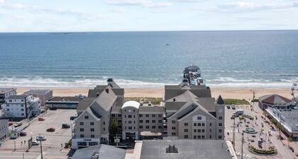 Premier Ocean-Side 2BR at Grand Victorian