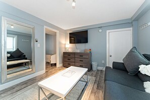 テレビ、テーブルサッカー台