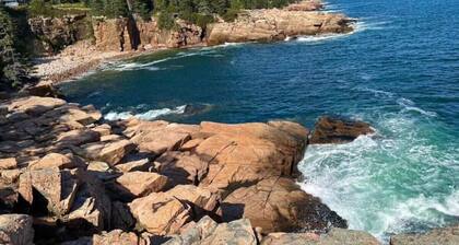 Acadia Basecamp with Balcony | Walk to Lobster House, Coffee and Bakery (7)