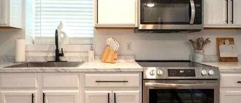 Refrigerador, microondas, horno, placa de cocina