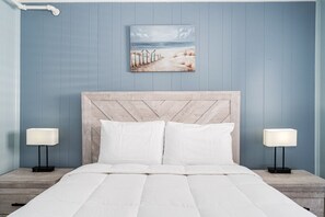 1 bedroom, iron/ironing board, free WiFi, bed sheets - Steps to Beach & Pier - First Floor Suite (Old Orchard Beach)