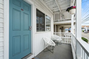 Property grounds - Steps to Beach & Pier - First Floor Suite (Old Orchard Beach)