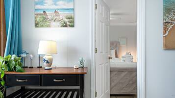 1 habitación, tabla de planchar con plancha, wifi gratis y ropa de cama