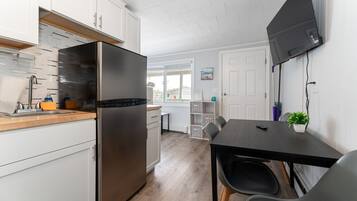 Fridge, microwave, stovetop, coffee/tea maker