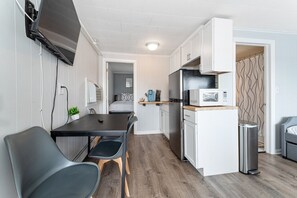 1 chambre, fer et planche à repasser, accès au Wi-Fi (inclus)