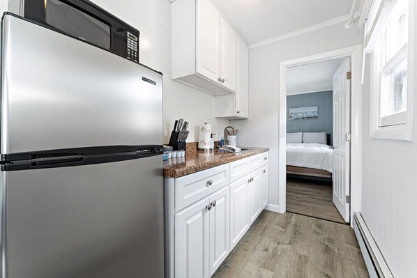 Refrigerador, microondas, horno, cafetera/tetera