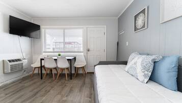 1 bedroom, iron/ironing board, WiFi (free), bed sheets
