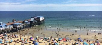 Spacious Family Suite Steps to the Beach 444