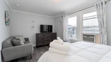 4 bedrooms, free WiFi, bed sheets