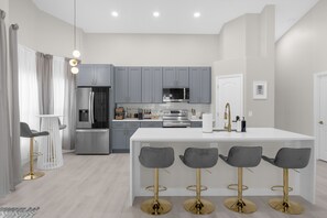 Fridge, microwave, oven, stovetop - Escape to Elegance: 3BR 3BA Heated Pool Villa (Davenport)