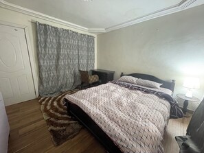 3 chambres, fer et planche à repasser, Wi-Fi, draps fournis