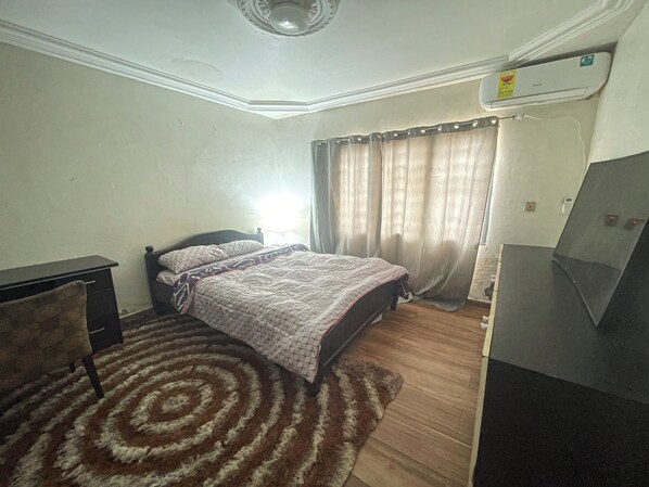 3 chambres, fer et planche à repasser, Wi-Fi, draps fournis