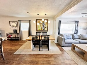 Apartment | 2 bedrooms - 2br-newly Renovated Full Kitchen-3 Mins Asia Dist (Oklahoma City)