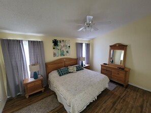 วิลล่า, หลายเตียง, ใช้สระว่ายน้ำได้, วิวสระว่ายน้ำ (8056 Indian Creek Blvd) | 4 ห้องนอน, ห้องพักตกแต่งอย่างมีเอกลักษณ์, ตกแต่งพิเศษโดยเฉพาะ