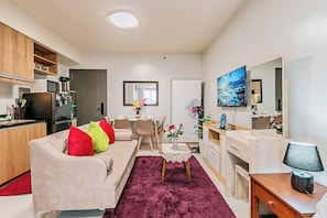 Smart TV, fireplace, books