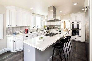 Mikrowelle, Ofen, Herdplatte, Geschirrspüler