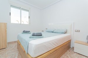 2 chambres, fer et planche Ă repasser, Wi-Fi gratuit, draps fournis